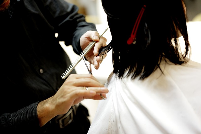 Cennik usług fryzjerskich - atrakcyjne oferty strzyżenia damskiego w krakowie
